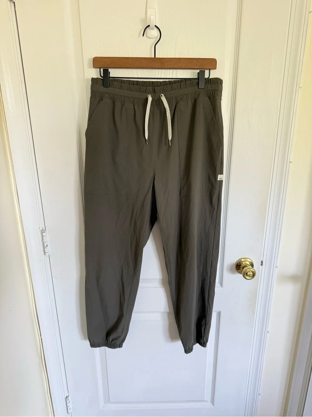 Vuori Women’s Miles Jogger in Oregano